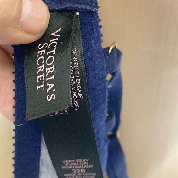 Victoria's Secret Women's Blue White Very Sexy Lace Strappy Push Up Bra Size 32B - Picture 9 of 9